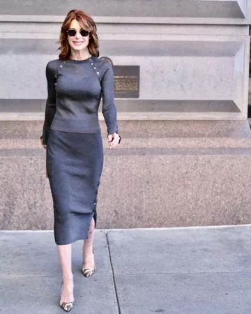 Encolure ras du cou à Manches Longues Haut de Cathy Williamson sur l'Instagram account @themiddlepageblog