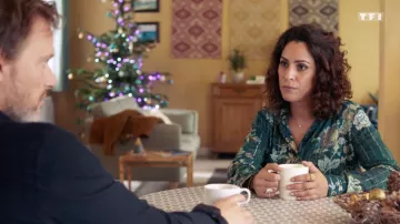 La camisa verde estampada de Leïla (Samira Lachhab) en Mañana nos pertenece del 26 de diciembre de 2019 (episodio 625)