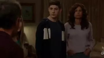 Pink Sweat­shirt worn by Maya DiMeo (Minnie Driver) in Speechless Season 3 Episode 12