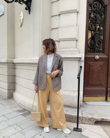 Le pantalon large porté par Lison sur le compte Instagram de @lisonseb
