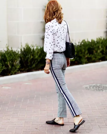 Mocassin noir de Cathy Williamson sur l'Instagram account @themiddlepageblog