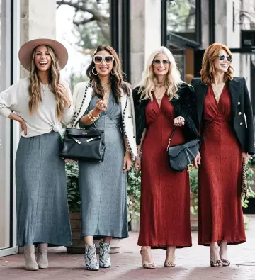 Long Sleeve Dress of Cathy Williamson on the Instagram account @themiddlepageblog