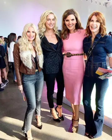 Car­go Jump­suit of Cathy Williamson on the Instagram account @themiddlepageblog