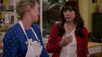 White shirt fluid Joy Quinn (Elizabeth Ho) in Merry Happy Whatever (S01E06)