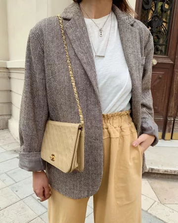 Le blazer à chevrons porté par Lison sur le compte Instagram de @lisonseb