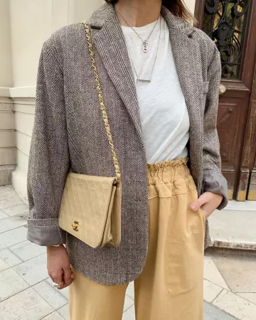 The blazer herringbone worn by Lison on the account Instagram of @lisonseb