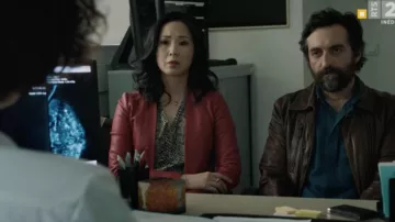 Camisa azul marino de Patrick (Mathieu Demy) en Mytho (S01E06)