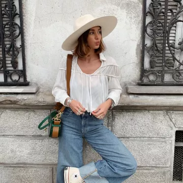 Le jean évasé  porté par Lison  sur le compte Instagram de @lisonseb 