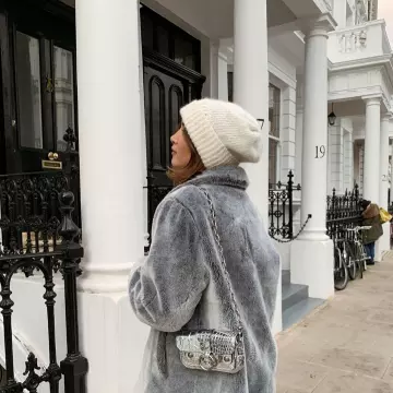 The bonnet ecru worn by Lison on the account Instagram of @lisonseb 