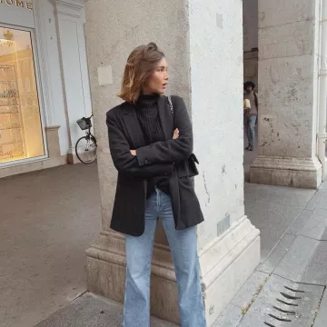 Le blazer noir porté par Lison   sur le compte Instagram de @lisonseb 