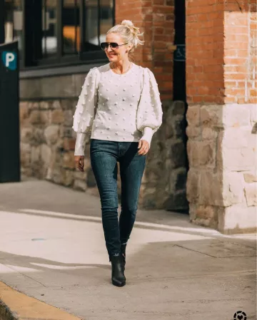 Bottines en cuir de Erin Busbee sur l'Instagram account @busbeestyle