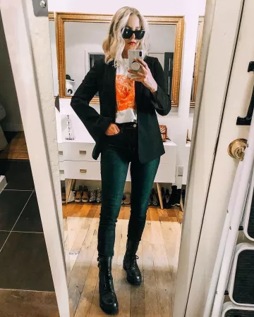 Veronica Beard Chaqueta negra de Erin Busbee en la cuenta de Instagram @busbeestyle