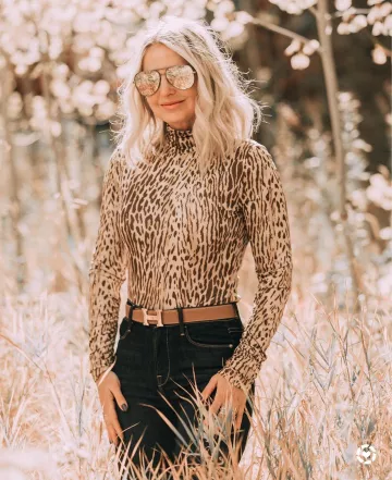 Léopard col Roulé de Erin Busbee sur l'Instagram account @busbeestyle