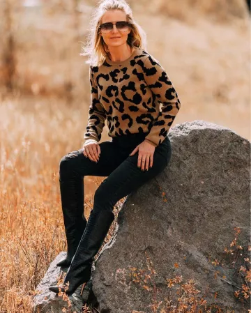 Pantalones vaqueros de Erin Busbee en la cuenta de Instagram @busbeestyle