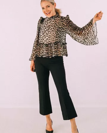 Leop­ard Print Top of Erin Busbee on the Instagram account @busbeestyle