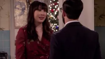 Long dress with red flower of Joy Quinn (Elizabeth Ho) in Merry Happy Whatever (S01E05)