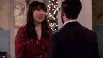 Long dress with red flower of Joy Quinn (Elizabeth Ho) in Merry Happy Whatever (S01E05)
