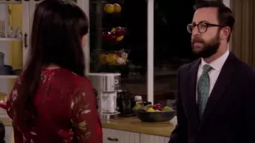 Suit jacket fitted - Black of Todd (Adam Rose) in Merry Happy Whatever (S01E05)