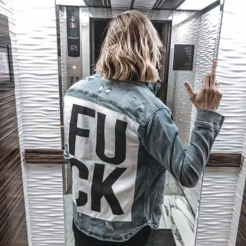 Veste en Jean  porté par dylanthiry  sur sur le compte Instagram de @dylanthiry