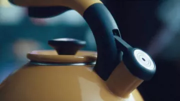 The teapot orange from Henry Brogan (Will Smith) in Gemini Man