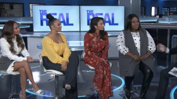 Alexis Rust Imogene Mono floral usado por Jeannie Mai en Extra noviembre 7, 2019