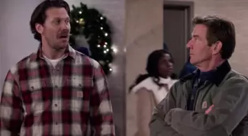 Chemise à carreaux rouge et blanc de Sean Quinn (Hayes MacArthur) dans Merry Happy Whatever (S01E04)