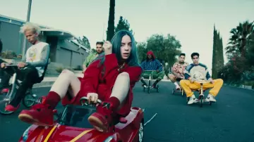 The sweatshirt hoody red worn by Billie Eilish in her video clip Bad guy