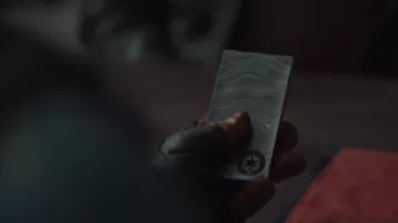 Le lingot de Beskar vu dans la série The Mandalorian (S01E03)