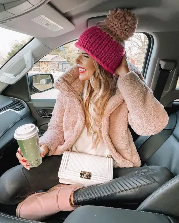 Mi­ni Sher­pa Fleece Puffer Jack­et of Jenniferx Lauren on the Instagram account @jenniferxlauren