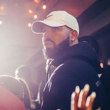 Casquette Blanche Nike porté par Drake   sur le compte Instagram de @champagnepapi 