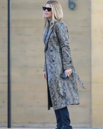 Marco Python Gabardina de cuero en relieve usada por Sofia Richie Nobu Malibu diciembre 26, 2019