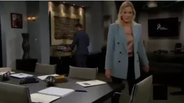Theory Double Breasted Grey Blazer usado por Brooke Logan (Katherine Kelly Lang) como se ve en The Bold and the Beautiful 27 de diciembre de 2019