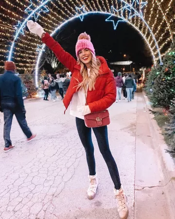 Sac à bandoulière en Rose de Jenniferx Lauren sur l'Instagram account @jenniferxlauren