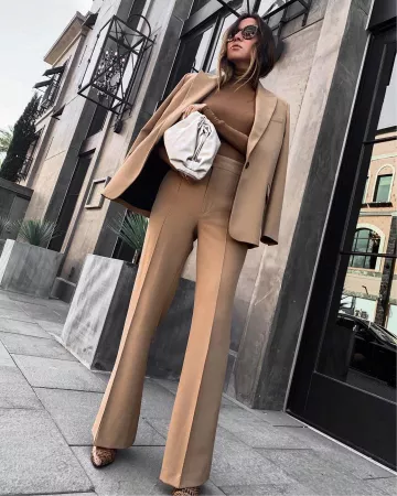 Turtleneck Top de Sasha Simón en la cuenta de Instagram @lolariostyle