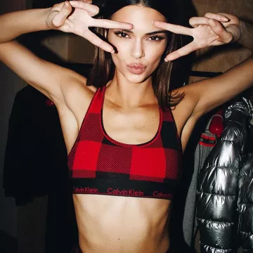 Pyjama bottoms worn by Kendall Jenner on the account Instagram of @kendalljenner 