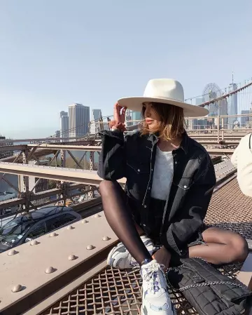 The surchemise in black jeans Iro range by Lison on the account Instagram of @lisonseb