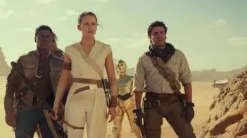 Costume Csoplay worn by Rey (Daisy Ridley) as seen in Star Wars: The Rise of Skywalker