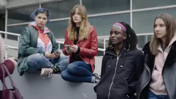 The red leather jacket worn by Manon (Marilyn Lima) in the series Skam France (S04E03)