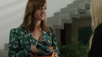 La blouse "chiens" porté par Nathalie Gimenez (Lydie Melki) dans Un si grand soleil