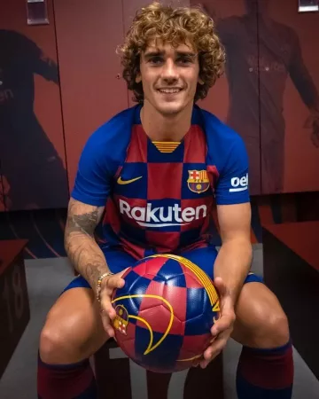 Le FC Barcelone Vapeur Match Maillot Domicile est le même que celui porté par les pros sur le terrain. Nike VaporKnit technologie évacue la transpiration et sèche extrêmement rapide pour des performances de pointe. 