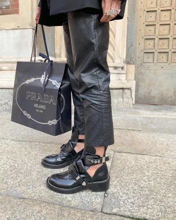 Les cut out boots Balenciaga portées par Lison sur le compte Instagram de @lisonseb