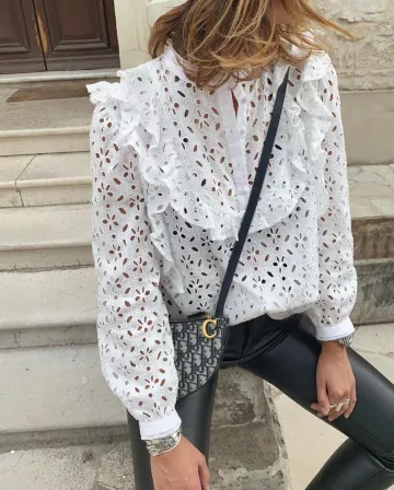 La chemise en broderie anglaise Claudie Pierlot portée par Lison sur le compte Instagram de @lisonseb