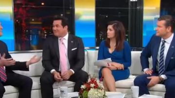 Enveloppez-le Style de Robe de Cocktail porté par Rachel Campos-Duffy dans Fox & Friends décembre 30,2019
