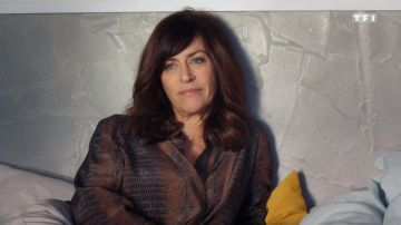 The Shirt snake print Flora (Anne Caillon) in Tomorrow belongs to us the 30/12/2019