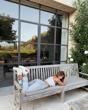 Les Converse x Comme Des Garçons portées par Lison sur le compte Instagram de @lisonseb