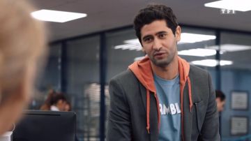 The t-shirt gambler George (Mael Elhajaoui) in Tomorrow belongs to us the 31/122019