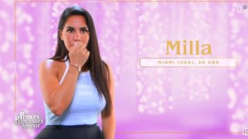 La inscripción corta azul cielo "Cherry Baby" de Milla Jasmine en The Princes and Princesses of Love 7 episodio 1 del 02/12/19