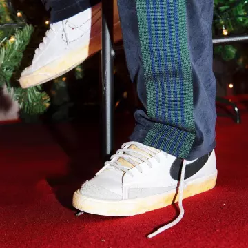 Le pantalon de survêtement Needles porté par Hamza sur son compte Instagram @hamzasaucegod