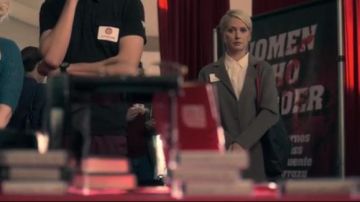 Black Leather Hand­bag worn by Noa Havilland (Katherine LaNasa) in Truth Be Told Season 1 Episode 6