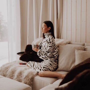 Imprimé zèbre Pull de Christine Kong sur l'Instagram account @dailykongfidence